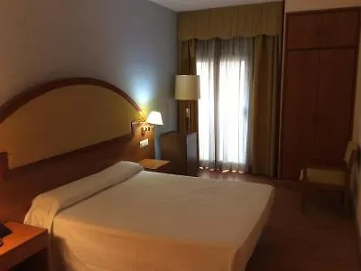 Don Jaime 54 מלון 3*